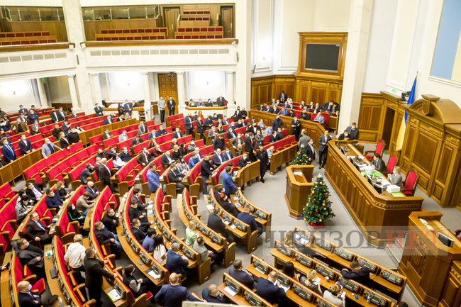 Мисягін у кріслі прем’єра, Яценко і Качура за колоною, краплі Кабанова і поцілунок слуг народу Марченко і Стефанчука, - робота ВР 18 грудня 28