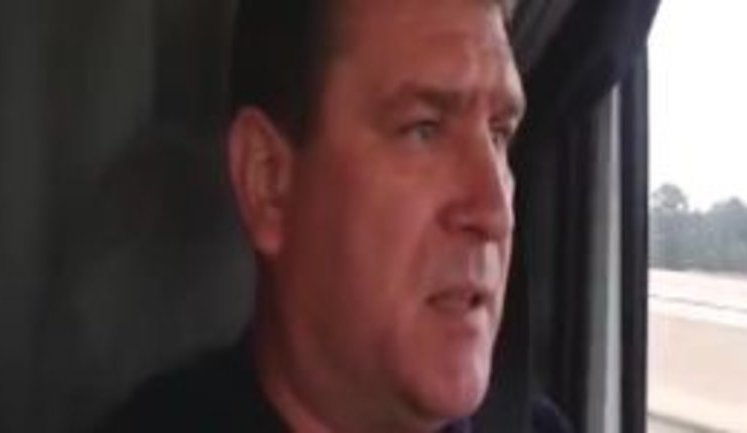 "Мы ласково Кроликом Сеней назвали, враги называют Орлом!", - "поющий дальнобойщик" спел песню об "участии" Яценюка в чеченской войне. ВИДЕО