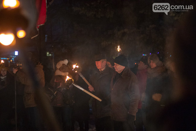 Факельный марш прошел в честь дня рождения Бандеры в Славянске 02 Факельный марш прошел в честь дня рождения Бандеры в Славянске 02