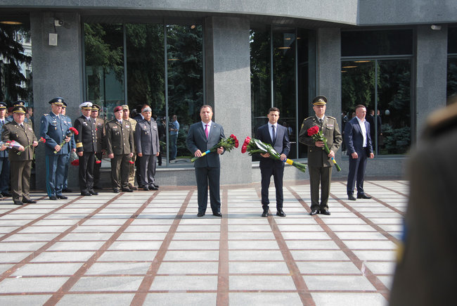 Зеленський, Полторак і Хомчак ушанували память загиблих у катастрофі Іл-76 під Луганськом 01