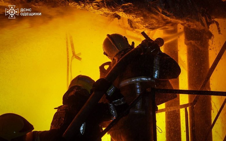 Ночью российские ударные беспилотники атаковали Одессу и область, целясь по инфраструктуре.