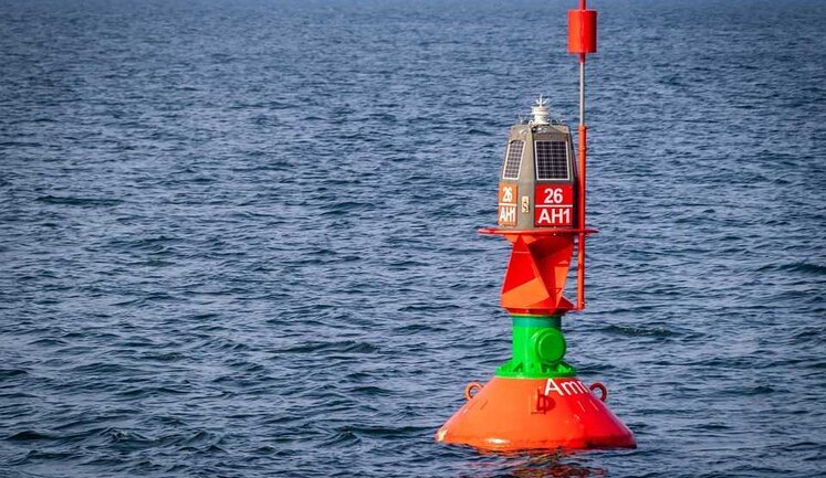 Дайвери знайшли біля Уельсу російський військовий буй для стеження