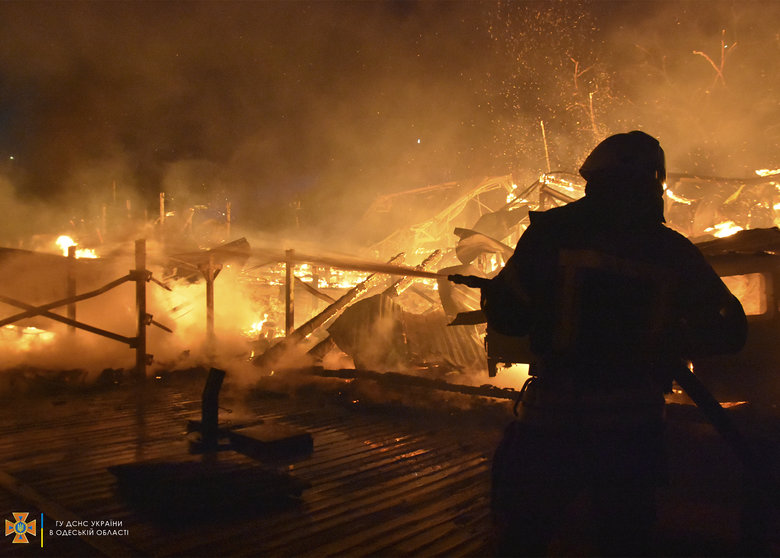 На пляже Дельфин в Одессе полыхал популярный ночной клуб TrueMan 03 На пляже Дельфин в Одессе полыхал популярный ночной клуб TrueMan 03