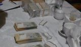 взятка bribe