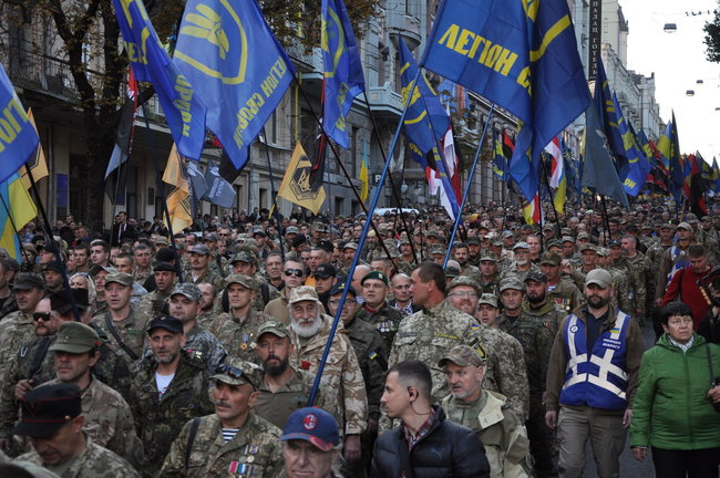 Националисты провели в центре Киева Марш УПА 20