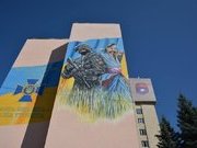 СБУ украсила академию в Киеве изображением бойца спецназа ФСБ‍