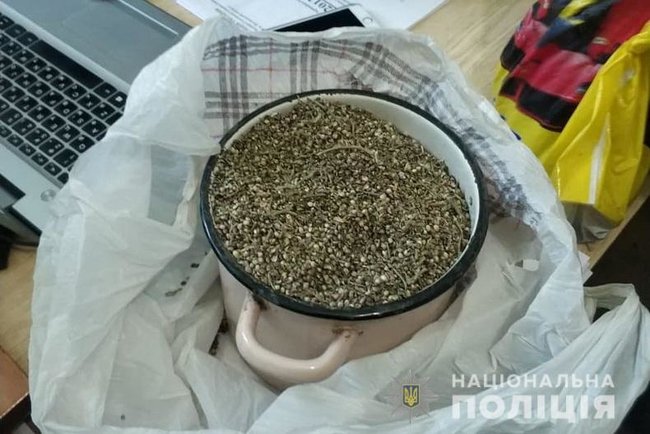 Поліція вилучила у чоловіка близько 2-х кілограмів канабісу на Луганщині 02