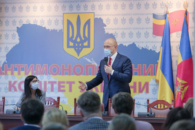 Шмыгаль представил коллективу новую главу Антимонопольного комитета Ольгу Пищанскую 02