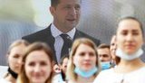 "Слугам народа" раздали эфирные тезисы, в них объясняют падение рейтинга Зеленского, секрет популярности Разумкова и оправдывают Шкарлета, - СМИ