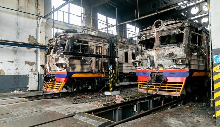 Уничтожено 27 вагонов пригородных поездов в результате удара РФ по Фастову.. ФОТОРЕПОРТАЖ