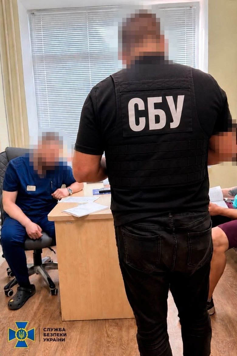 Служба безпеки спільно з Національною поліцією викрила дев'ять нових "ухилянтських" схем у різних регіонах України та затримала десятьох організаторів оборудок.