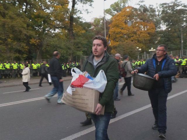 Активісти встановили 14 наметів під Радою (оновлено) 14