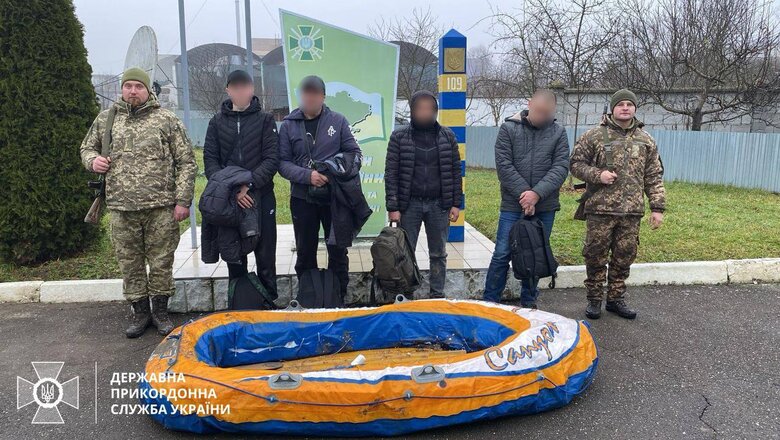 Четверо чоловіків намагалися дістатися Угорщини на гумовому човні, обклеєному пінопластом, - ДПСУ 01 Четверо чоловіків намагалися дістатися Угорщини на гумовому човні, обклеєному пінопластом, - ДПСУ 01