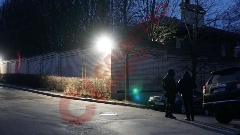 Будинок Медведчука оточила поліція, - Слідство.Інфо 02