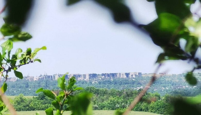 В промзоне Северодонецка продолжаются ожесточенные бои, войска РФ мощно обстреляли Лисичанск, штурм возле Сиротино сдержан, - Гайдай 04