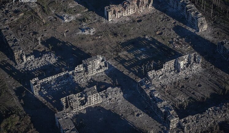 От многоэтажек в микрорайоне "Канал" в Часовом Яре остались груды кирпича и бетона: там сейчас "ад", - глава ГВА Чаус