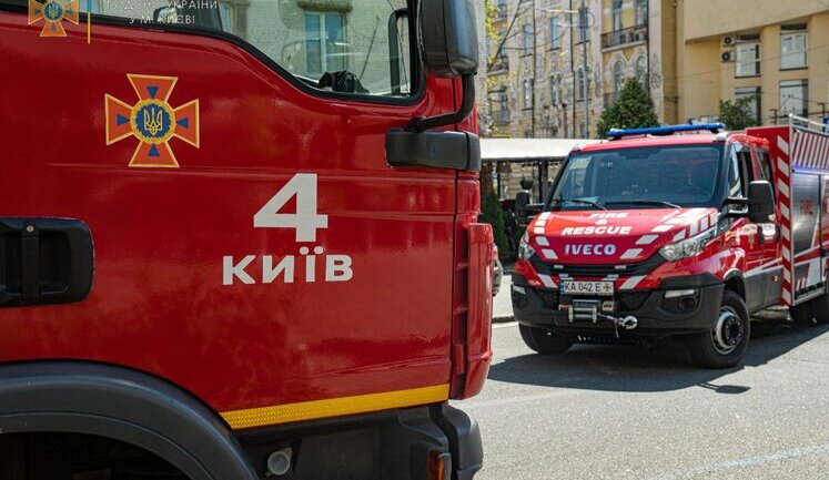 У Києві перевірять щільно запарковані двори, щоб автівки не заважали рятувальникам, - КМВА