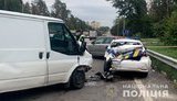 Пьяный водитель на микроавтобусе врезался в полицейский автомобиль в Киеве: четыре человека получили травмы. ФОТОрепортаж