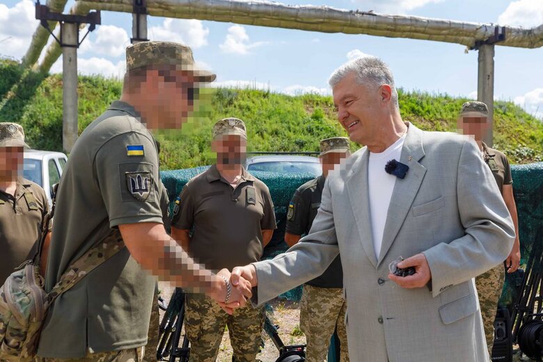Порошенко передав воїнам чергову партію комплексів Ай-Петрі