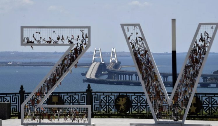Окуповану Керч повністю знеструмлено: загарбники кажуть про "атаку БпЛА"