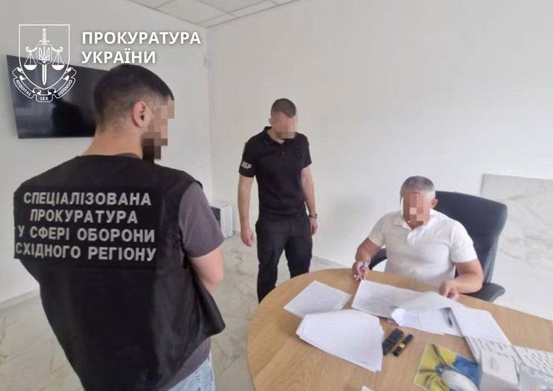 Посадовців медслужби та військовослужбовицю підозрюють у незаконному отриманні бойових виплат