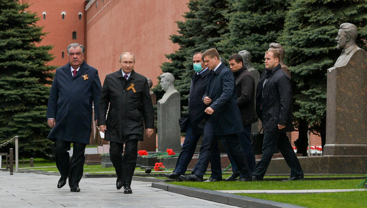 На парад к Путину приехал только президент Таджикистана Рахмон. ФОТО+ВИДЕО