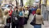 Украинцы - покорные "терпилы": чиновники районного Госкомстата создали очередь предпринимателей в 250 метров ! ВИДЕО.