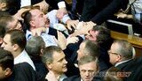 Драка в Раде: оппозиция учит "регионалов" голосовать лично. ФОТОрепортаж