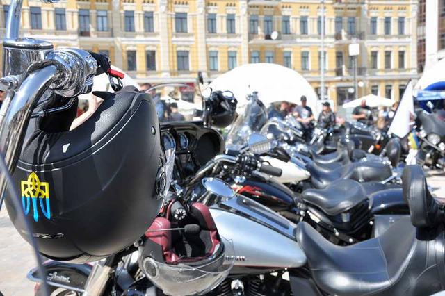 Freedom Diversity: Ukrainian bikers rode in downtown Kyiv 04