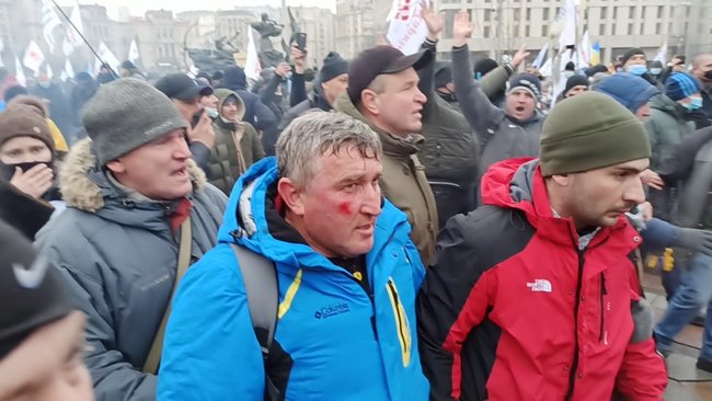 Протест ФОПів: Правоохоронці спробували демонтувати намети - застосовували сльозогінний газ 20