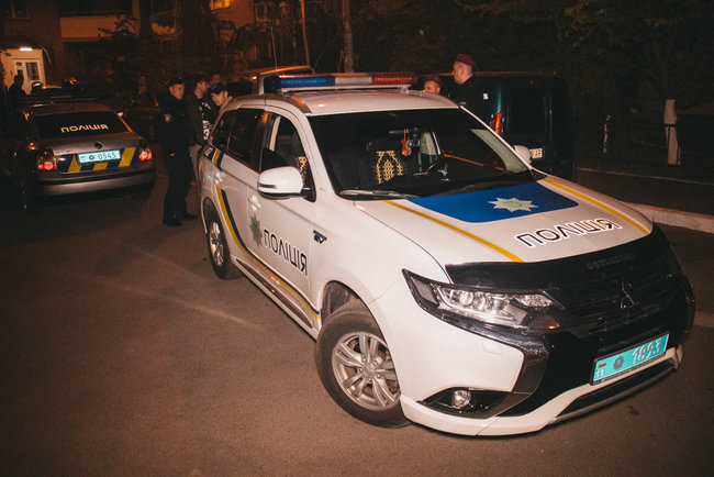 У київській квартирі чоловік підірвався, погрожуючи співмешканці гранатою 08 У київській квартирі чоловік підірвався, погрожуючи співмешканці гранатою 08