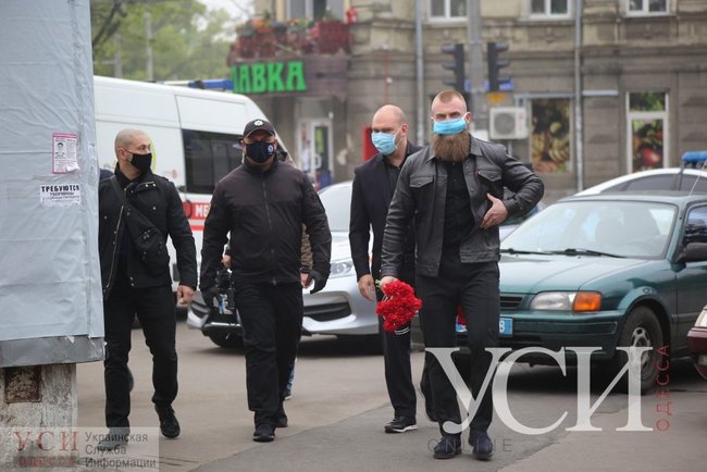 Слуги народу Дмитрук і Леонов прийшли помянути загиблих сепаратистів в Одесі 01