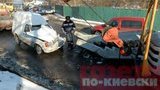 Водитель "пирожка" чудом выжил после падения на капот бетонных блоков с грузовика. ФОТОрепортаж