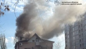 Ворог знову атакував Запоріжжя: пошкоджено будівлю. ФОТОрепортаж