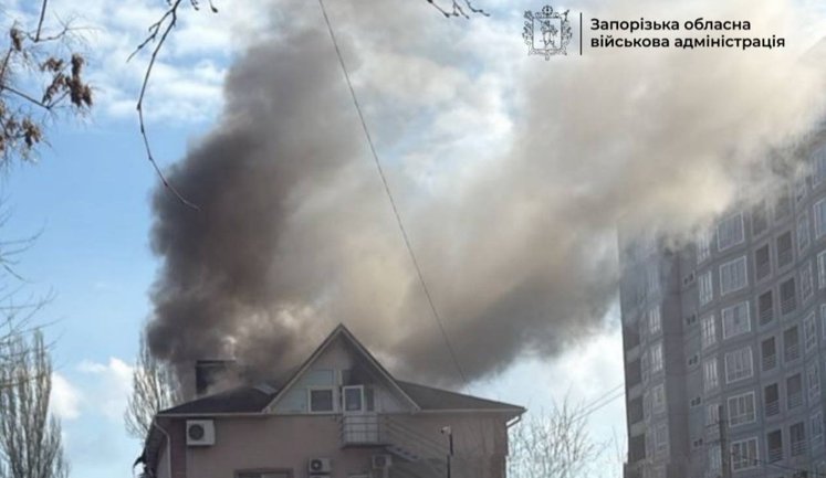 Ворог знову атакував Запоріжжя: пошкоджено будівлю. ФОТОрепортаж