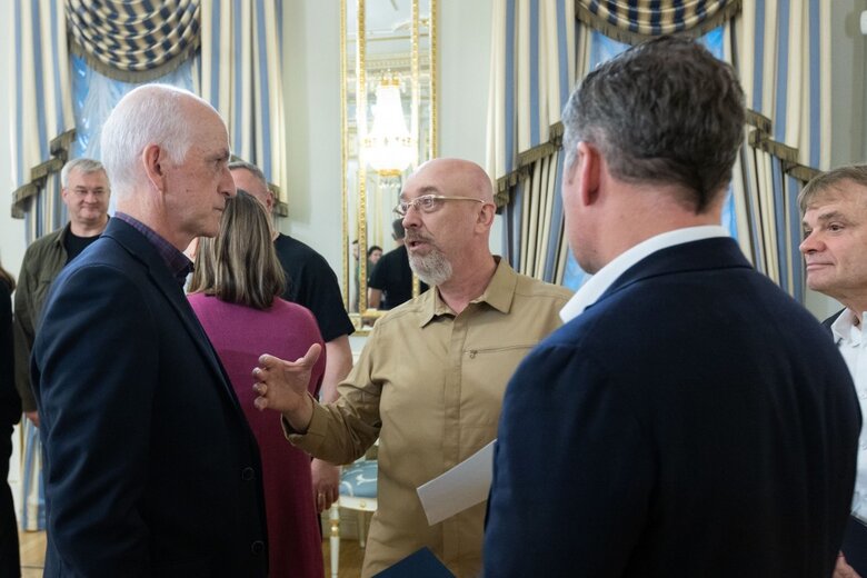 Zelensky thanked US Congress for HIMARS, missiles, and drones 04