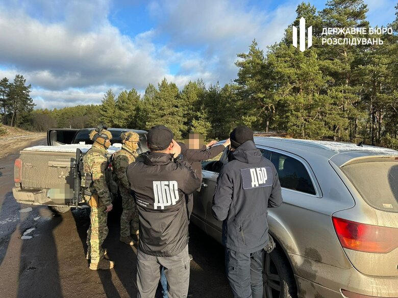 ДБР викрило правоохоронця на організації виїзду ухилянтів до Білорусі