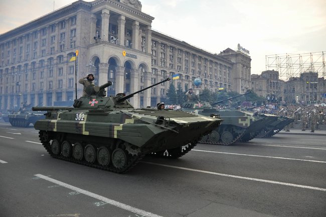 Від Точки-У до Джавелінів: вражаючі кадри 250 одиниць бойової техніки на Хрещатику 29