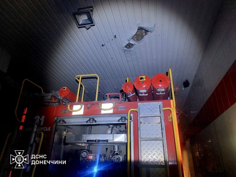 В Александровке после российской атаки горела крыша пожарной части