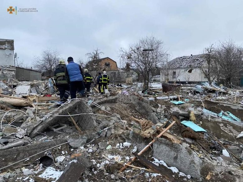 У Калинівці на Київщині росіяни вщент зруйнували будинок, загинула жінка 01
