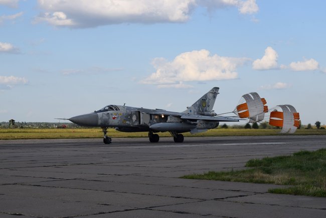 Экипажи Су-24М и Су-24МР оттачивали навыки техники пилотирования и навигации, - Минобороны 01