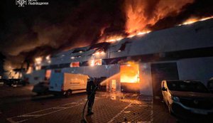 Росія знищила склади одного з найбільших логістичних центрів на Львівщині. ФОТО