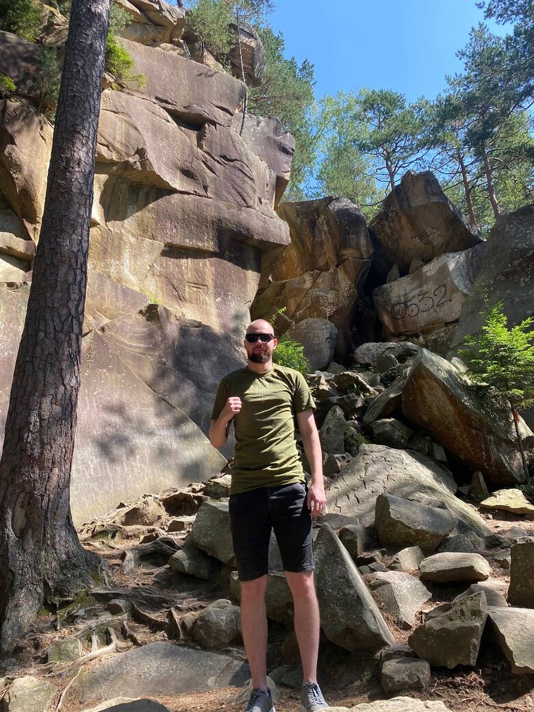 Боєць із позивним Хмара, який на війні втратив очі: Якби хтось підійшов і сказав: Віддай мені дві ноги нижче колін, а я тобі – праве око, я б відповів: Не питання! 14