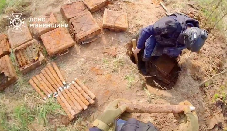 Находились в боевом состоянии: на Ривненщине ликвидировали 149 артиллерийских снарядов времен Второй мировой войны, - ГСЧС. ВИДЕО