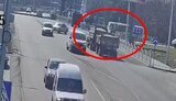 В Луцке столкнулись грузовик и маршрутка. Восемь человек травмировано. ВИДЕО камер наблюдения