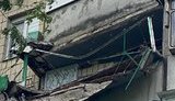 Почти тонна грунта: в Киеве обвалился балкон из-за грядок с клубникой. ФОТОрепортаж