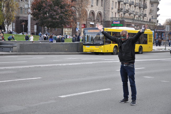 Парад зомби прошел в центре Киева 32