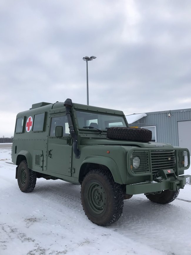 Латвия передала ВСУ 7 медицинских автомобилей 02