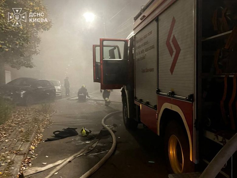 Russian attacks on Kyiv: fires broke out in two districts of the capital