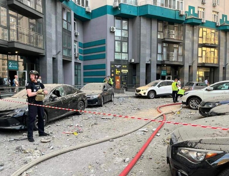 Наслідки нічної масованої ракетної атаки на Київ 02